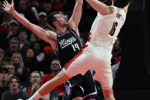 顶得不错！尤班克斯首发32分钟 6中5贡献12分6板1断2帽