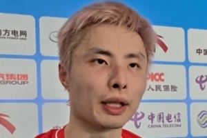 石宇奇：身体恢复？凑合用吧 染发就是觉得挺好看的