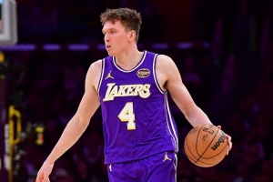 克内克特：暂停时要多沟通&仔细听教练的部署 要建立好冠军习惯