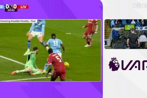 多库禁区内倒地后造点，裁判判罚点球