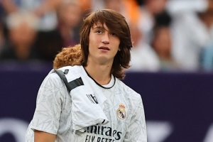 TA：多特等多队有意皇马18岁中卫霍安-马丁内斯，但球员预计留队