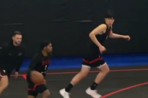 五连客进行中！开拓者官方分享球队训练花絮 杨瀚森接球上篮入镜