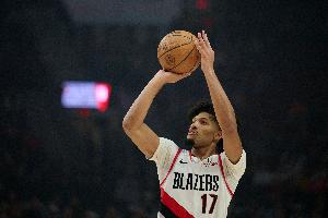 主攻手！谢顿·夏普10中7砍半场最高20分 三分5中2