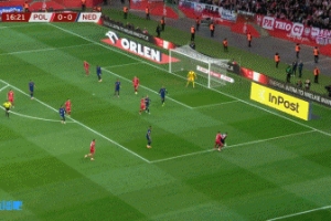 如入无人之境24岁范德芬边路极速一条龙疯狂推进，连过数人