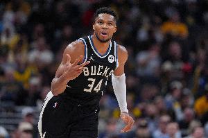 被包夹也能打！字母哥送赛季新高18助 另砍下25分7板&7失误略多