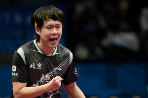 铜牌赛4-1战胜袁励岑，北京先农坛体校祝贺王楚钦摘铜