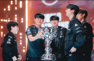 T1 相关人员：队伍跟Gumayusi沟通了很多，但最终他还是决定踏上新的挑战