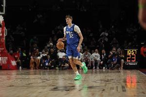 仙人指路！弗拉格长传输送炮弹 华盛顿奔袭暴扣得手