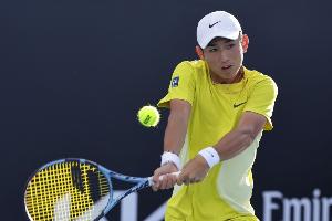 全运会网球男单半决赛，商竣程直落两局2-0击败周意