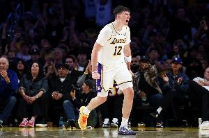 拉拉维亚：詹姆斯带来了另一个层次的传球能力 这是之前所没有的