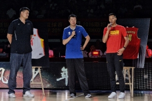 杨毅：大郅有阿联身体素质那可了不得 他和司机谁首发就不好说了