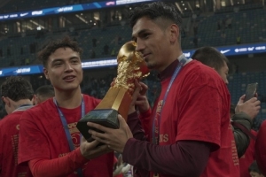 吾提米江：看到奖杯还是觉得一点也不累，一切都值得