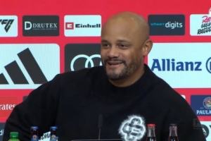 孔帕尼：拜仁的梅西？更希望卡尔做自己 定位球防守确实犯了错