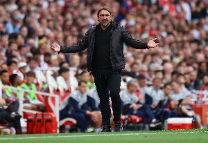 气炸了！邮报：利兹联输球跌入英超降级区，球迷冲场质问法尔克