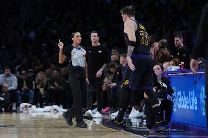 湖记：湖人赢了但标准应该更高 他们末节只是在不断地单打和犯错