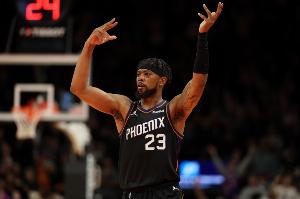 布克：说不准古德温对篮板球有什么秘诀 我和狄龙还讨论这事