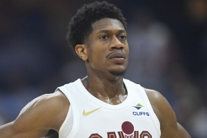 打得不错！亨特三分7中4&罚球4中3得17分4板4助1断 正负值+4