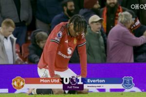 全员麻木！曼联赛后阿莫林落寞低头，德里赫特等人呆滞约罗跪地