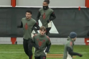 伤情无碍！图片报：卡尔已回归训练，拜仁全员仅穆西亚拉未合练