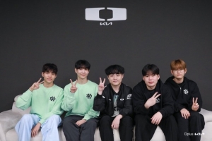 DK公布2026阵容第一张合照 Showmaker将带领四位新人备战2026赛季