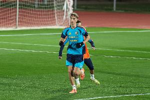 马卡：赫伊森膝部不适今日未随队训练，可能缺战奥林匹亚科斯