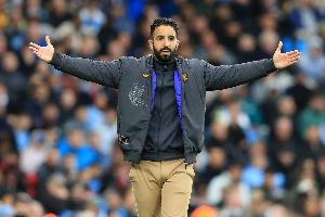 主场多打一人却输球！TA：曼联可以输球，但不能以这种方式