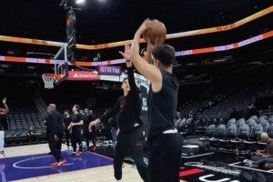 今天首发好好表现！谢泼德赛前热身 底角三分四连中