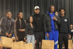 为家乡九所高中每年提供2.5万奖学金！利拉德：很荣幸能帮助学生