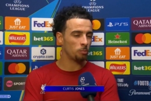 琼斯：我现在极度愤怒，我们不能只是在那传来传去 必须去战斗