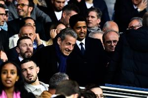 这是真爱！法国前总统萨科齐在被定罪后数小时又现身巴黎主场