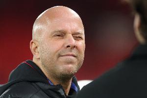 12场9负不下课！邮报：斯洛特帅位依旧稳固，利物浦仍全力支持他