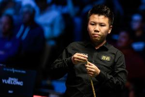 周跃龙6-2击败克拉克，晋级斯诺克英锦赛正赛