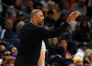 53中21！曾令旭：火箭一打勇士就失准 谁能解释一下 心理劣势吗？