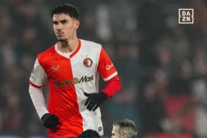 范佩西谈让儿子首秀：我是以教练的身份做出这个决定的