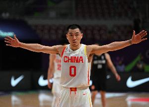 中国男篮首发：高诗岩、胡明轩、朱俊龙、曾凡博、周琦