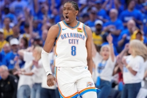 杰伦威上季场均轰21.6+5.3+5.1 入选全明星&最佳三阵&最佳防二阵