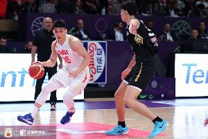 最后时刻上场了！李祥波出战1分13秒 积极拼抢拿到1抢断