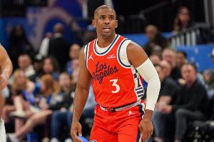 小里弗斯：保罗已经四五年没有任何运动能力了 完全在靠脑子打球