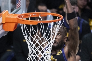 今天有统治力！艾顿表现强硬9中8砍17分 另有8板2帽&填满数据栏