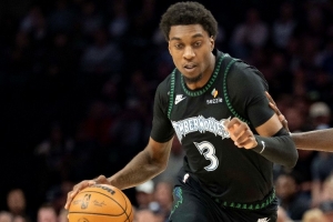 麦丹谈自己球衣套短袖：我大学就这么穿 之前想穿但他们不让我穿