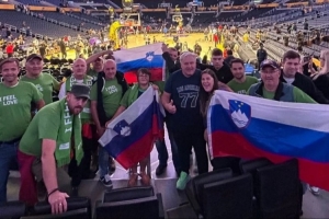 支持东契奇战旧主！大批斯洛文尼亚球迷长途跋涉来到湖人主场观战