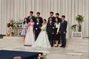 Gumayusi姐姐结婚 Faker、经纪公司、HLE送上了祝福花圈