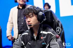 笑嘻了！BLG超话热议左手续约两年：叔叔到底给了多少 要在BLG退役了吧