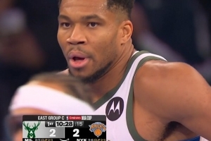 有点麻烦！字母哥被唐斯骗犯规 开场不到2分钟2犯在身