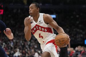 快打旋风！斯科蒂·巴恩斯反击双手暴扣 猛龙4秒完成快攻！