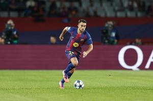 西媒：埃里克·加西亚半场被换下，是因为面部被撞导致头晕