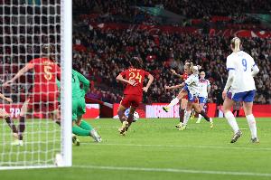 北青：友谊赛踢成“友尽赛”，中国女足与世界强队差距越拉越大