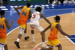 致胜抢断？奎克利反击冲击转身掉球 迪亚巴特回防直接抢断！