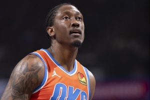 18次出手没有三分！杰伦威18中7得16分8板5助3盖帽 正负值为+12