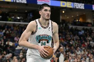 超高效！埃迪三节14中11砍下22分15板 得分已创赛季新高